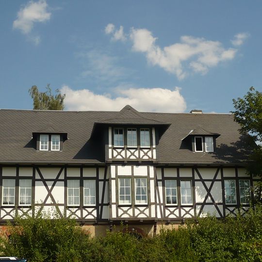 Einzeldenkmale der Sachgesamtheit Rittergut und Schloss Schweinsburg: Herrenhaus, Speichergebäude und Taubenhaus Hauptstraße 155