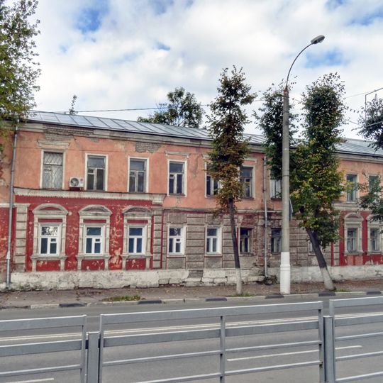 Жилой дом с торговыми помещениями