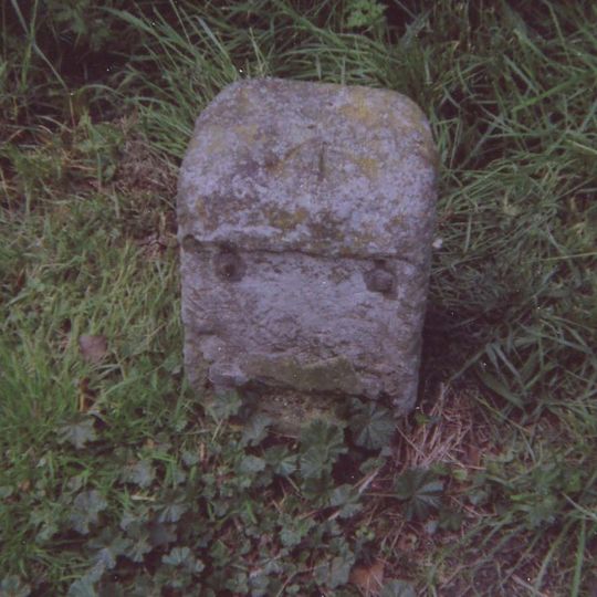 Milestone, Main Road, E of Moorstock Lane