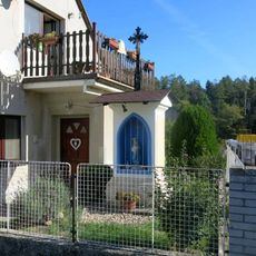 Kaplička u domu 1 v ulici 5.května v Doksech