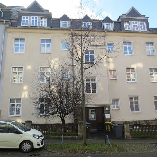 Mietshaus in geschlossener Bebauung mit Vorgarten und Einfriedung Helmholtzstraße 35