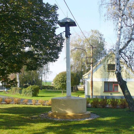 Zvonička na návsi v Čakovičkách