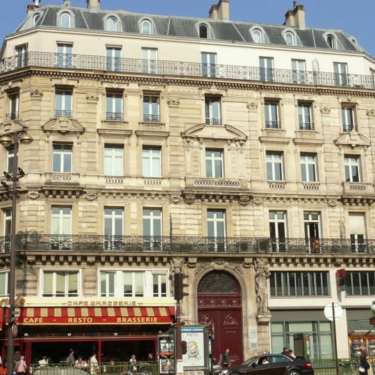 Immeuble, 2 place d'Estienne-d'Orves, 71 rue Saint-Lazare, 60 rue de Châteaudun