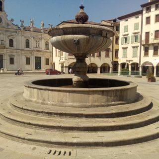 Fontana di Piazza Giacomo Matteotti