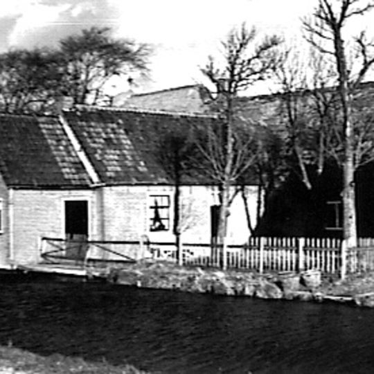 Willem van der Veldenweg 8, Leimuiden