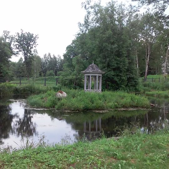 Парк с каскадным прудом