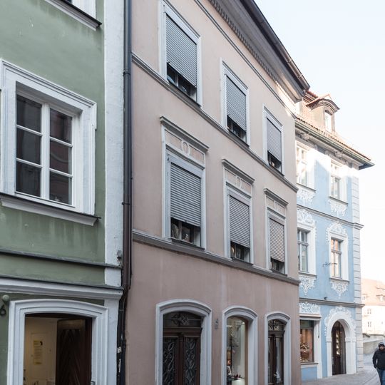 Wohn- und Geschäftshaus