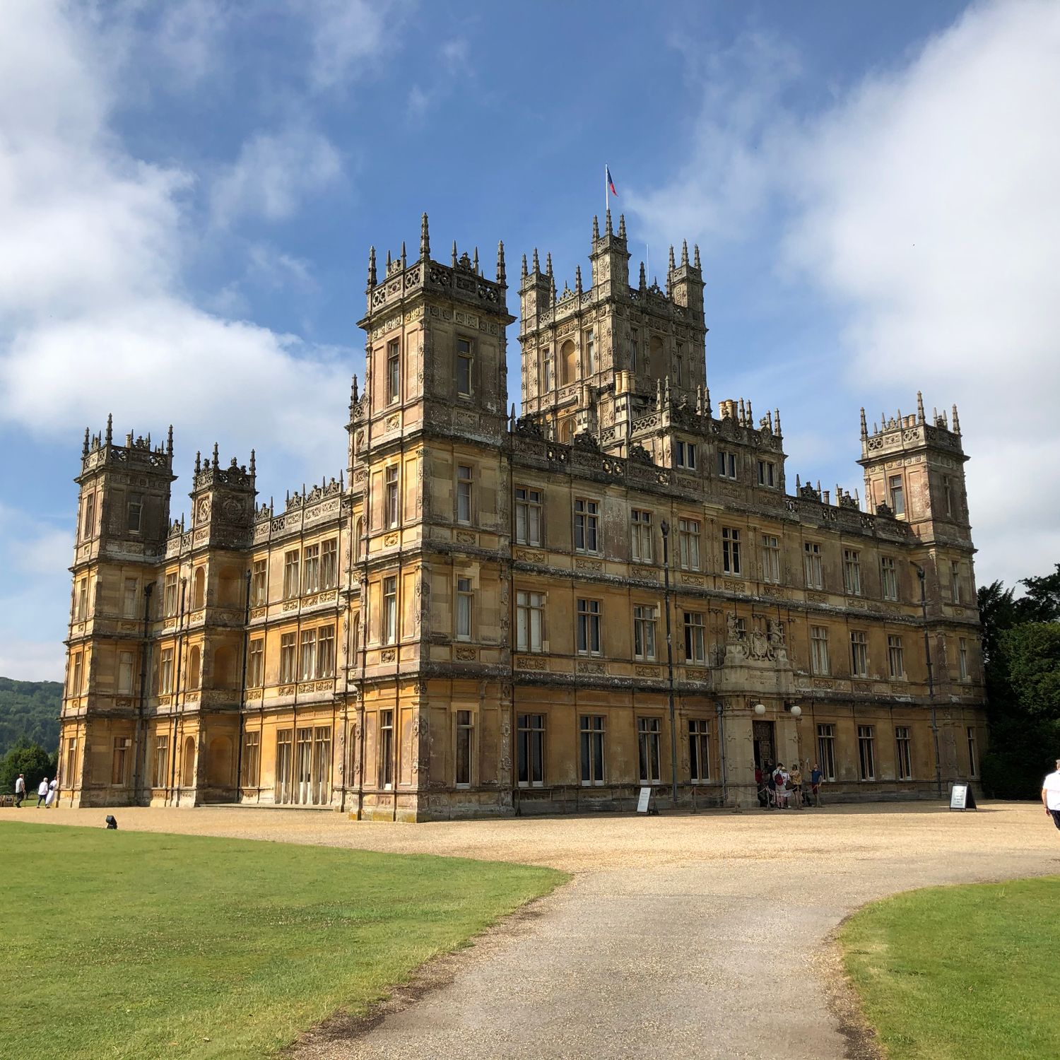 Set Show Location Locations of Netflix series filming: real sets, filming locations, and ...