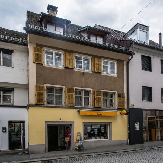 Wohn- und Geschäftshaus