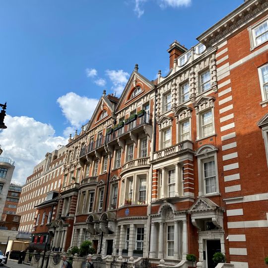 16-19, Dunraven Street W1