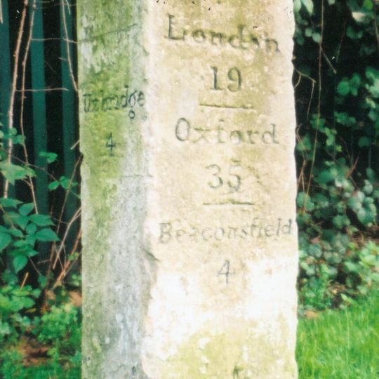 Milestone, Oxford Road; by Woodhill, eastern edge of town