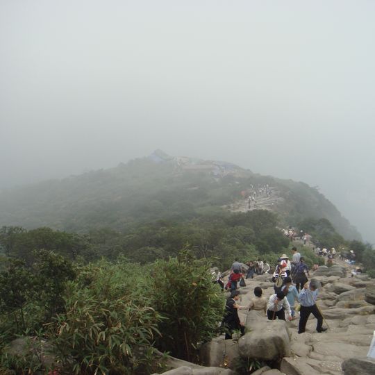 Mount Yen Tu