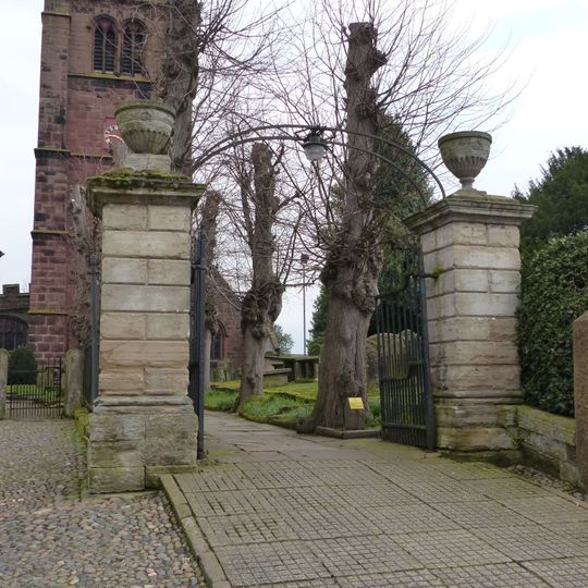 Gates and gatepiers to the churchyard of St. Andrew