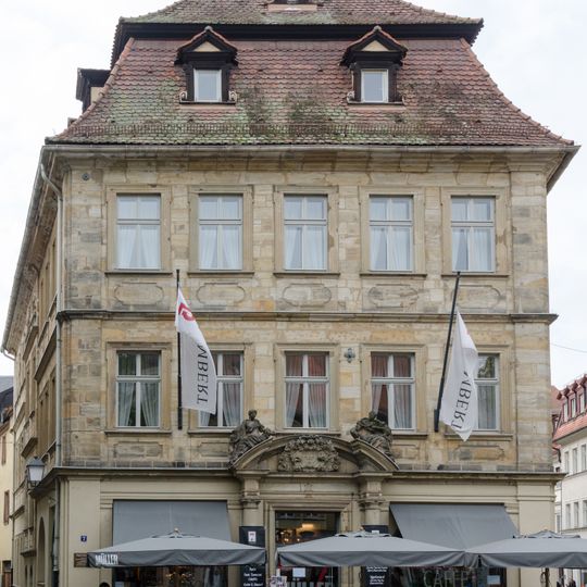 Wohn- und Geschäftshaus