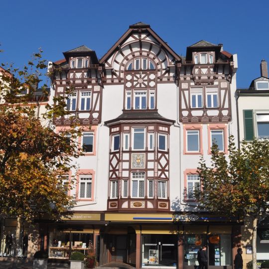 Wohn- und Geschäftshaus