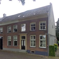 Weeshuiswal 8, Buren