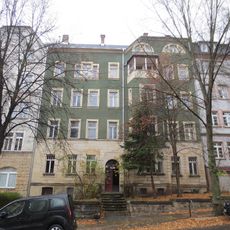 Mietshaus in geschlossener Bebauung mit Vorgarten Ulmenstraße 31