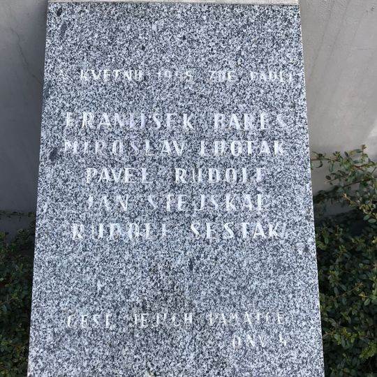 Pomník padlým v květnu 1945 v ulici U michelské školy