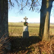 Kříž u silnice mezi Kamenicí a Kameničkou