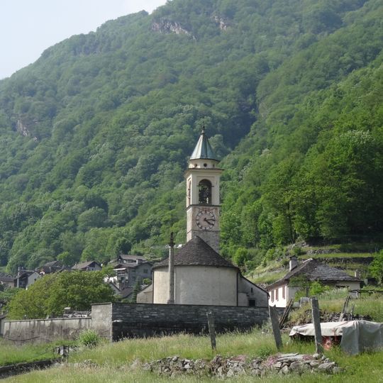 Chiesa parrocchiale dei Santi Placido ed Eustachio con ossario e cimitero