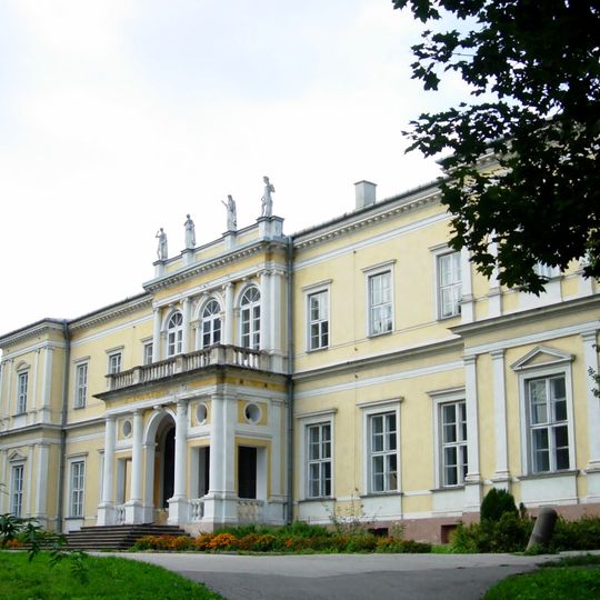Wielopolski Palace in Chroberz