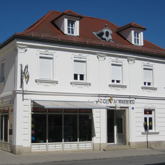 Wohn- und Geschäftshaus