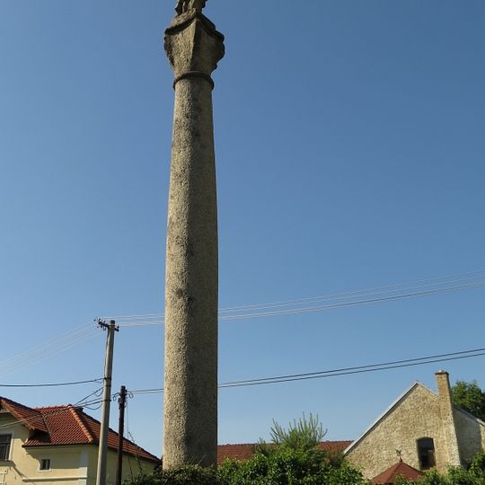 Sloup se sochou svatého Jana Nepomuckého