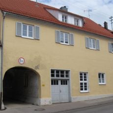 Wohnhaus mit Durchfahrt
