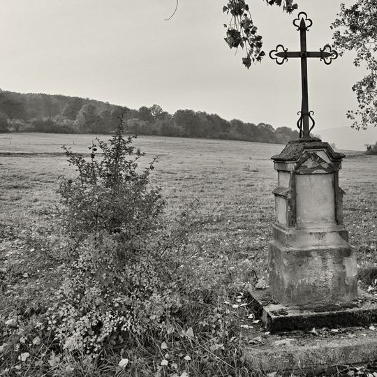 Kříž u silnice z Velkého Chvojna do Arnultovic