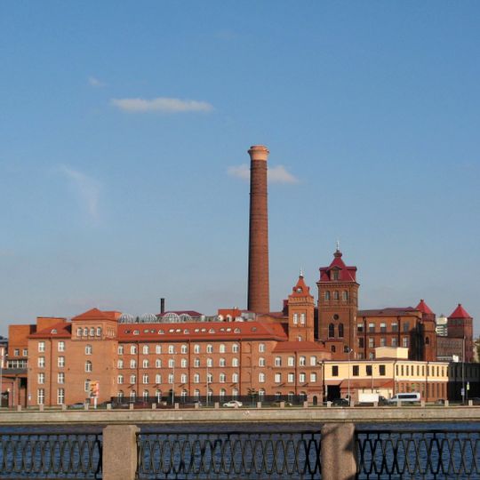 Прядильная фабрика с котельной и дымовой трубой