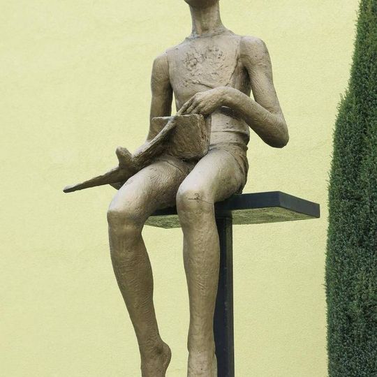 Socha Chlapec u školy v Žalanech