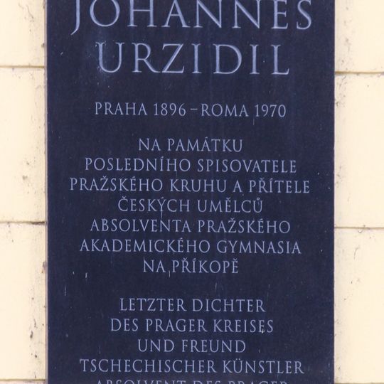 Pamětní deska Johannese Urzidila na budově bývalého německého gymnázia Na Příkopě 856/16 v Praze