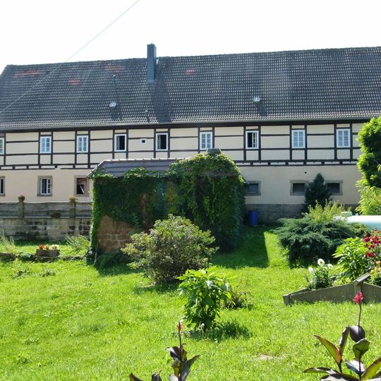 Wohnstallhaus , Seitengebäude, Auszugshaus und Scheune eines Vierseithofes Feldgasse 1; 1a