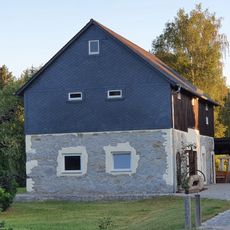 Wohnhaus und Scheune einer Mühle sowie Mühlteich (Raschemühle) Hauptstraße 17