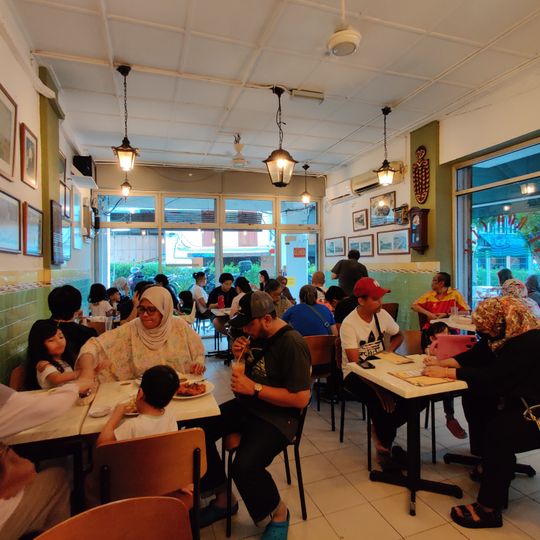 It Roo Cafe famous chicken chop
