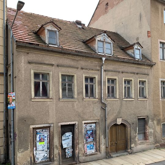 Wohnhaus in geschlossener Bebauung Dresdner Straße 36