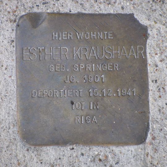 Stolperstein à la mémoire d’Esther Kraushaar