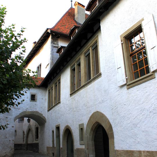 Schloss Lutry mit Nebengebäuden