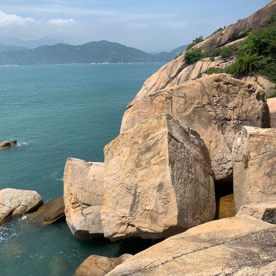 五行石 Reclining Rock