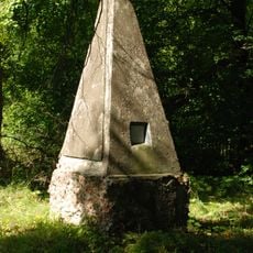 Обелиск на могиле лучшей учительницы республики Т.Н. Шумиловской (1868-1941) (Закомелье)