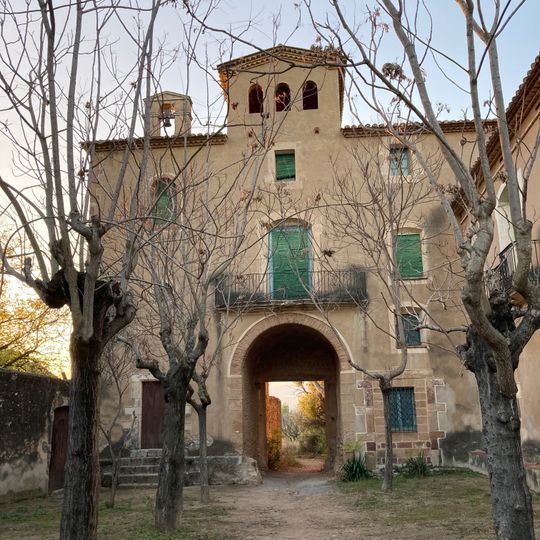 Granja de Doldellops Edificación fortificada)''