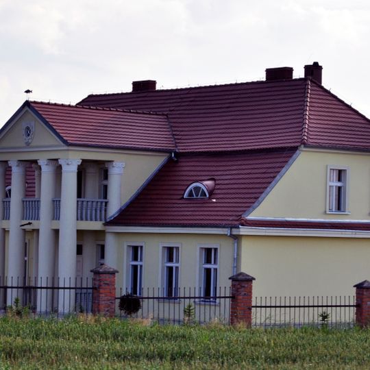 Manor in Bronisław