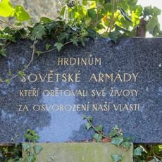 Pomník padlým v Dlouhé Loučce na hřbitově