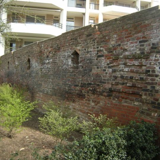 Oude vestingmuur Venlo achter Dominicanenklooster