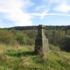 Kříž západně od Balkové u rozcestí