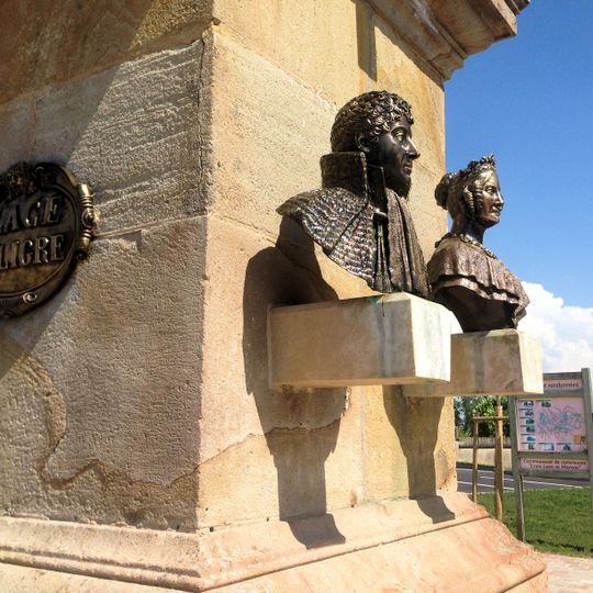 Fontaine de la place d'aligre à Cercy-la-Tour