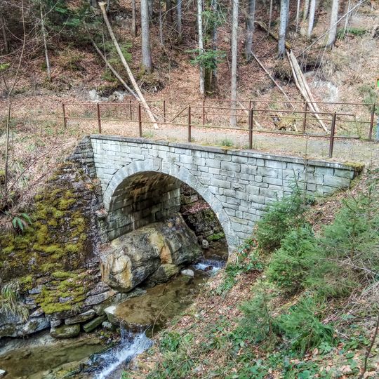 Steinbogenbrücke