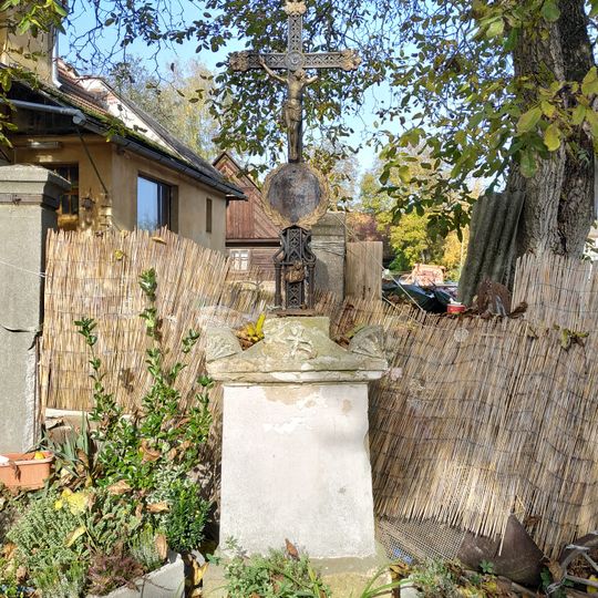 Kříž v Oboře u křižovatky