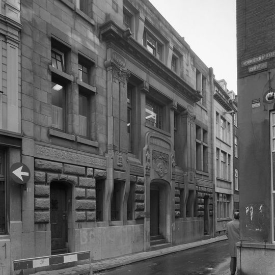 Voormalige goud- en zilverfabriek genaamd 'H. Drijfhout & Zn.' in het voormalige theater Victoria