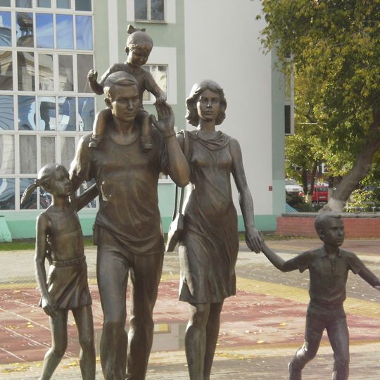 Памятник семье